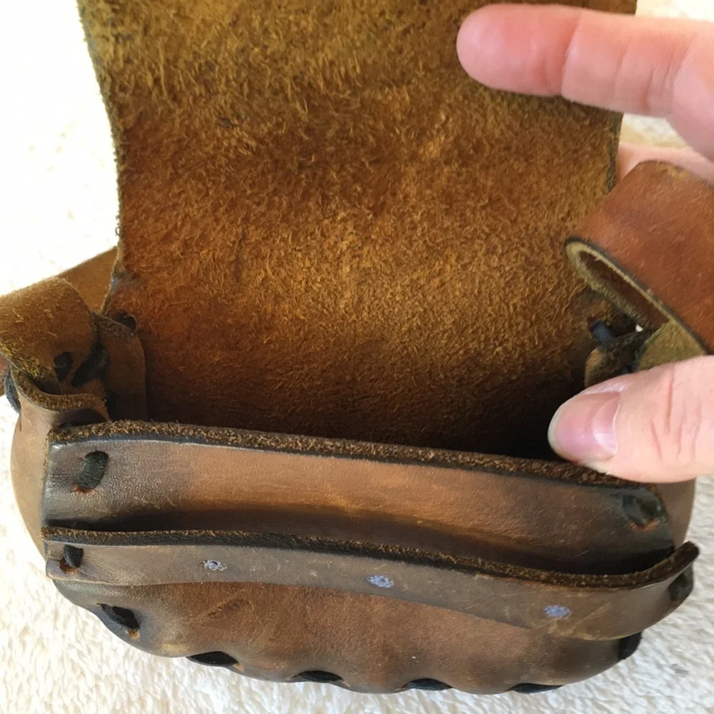 TWO VINTAGE TOOLED LEATHER SMALL CROSSBODY BAGS PURSES - Picture 6 of 9